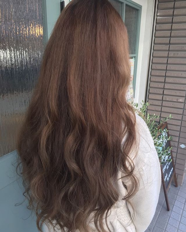 スモーキーグレージュ